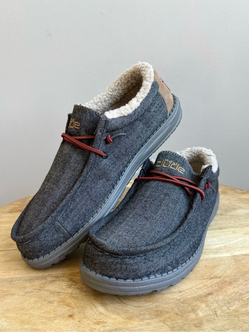 HEYDUDE Wally Black Shell Fleece Lined Men's 10 Slip On Loafers Herringbone